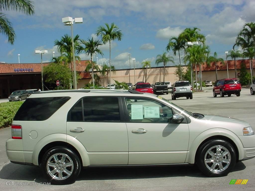 2008 Taurus X Limited - Light Sage Metallic / Camel photo #2