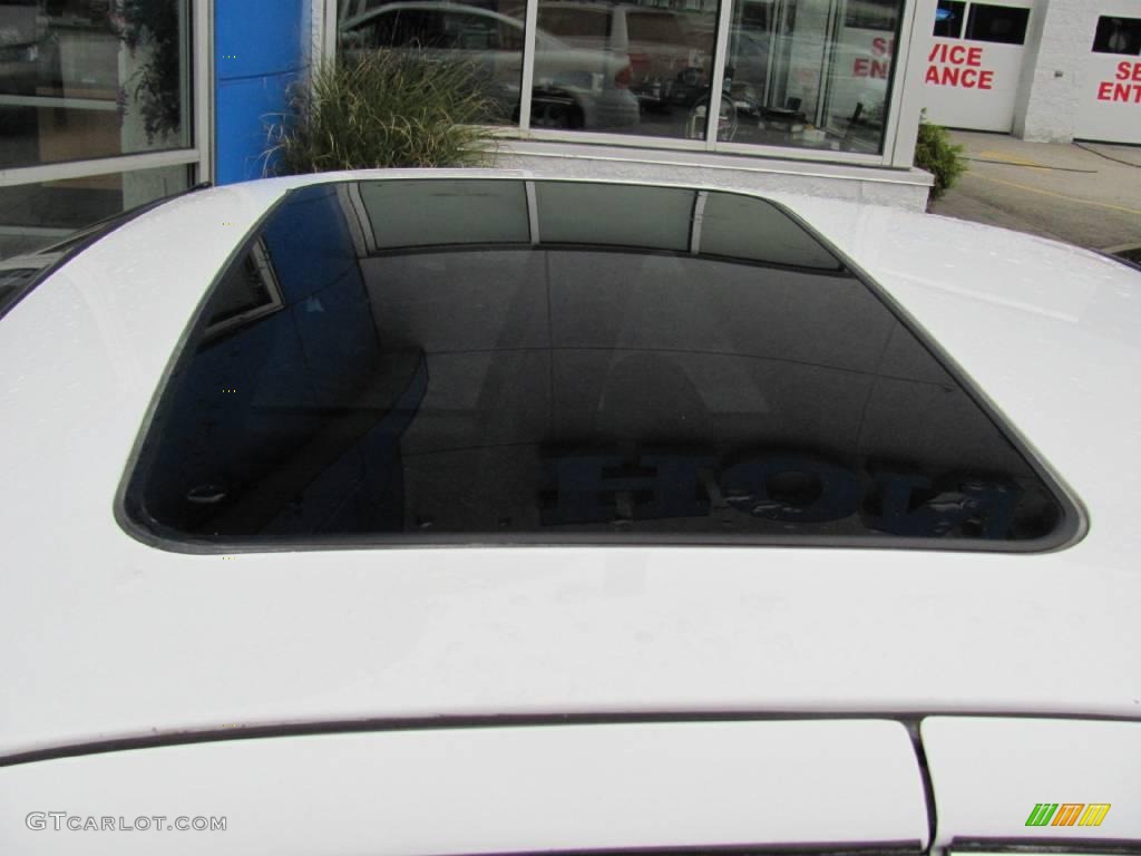 2001 Alero GL Sedan - Arctic White / Pewter photo #3
