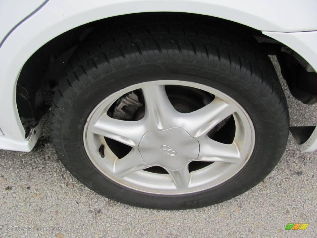 2001 Alero GL Sedan - Arctic White / Pewter photo #4