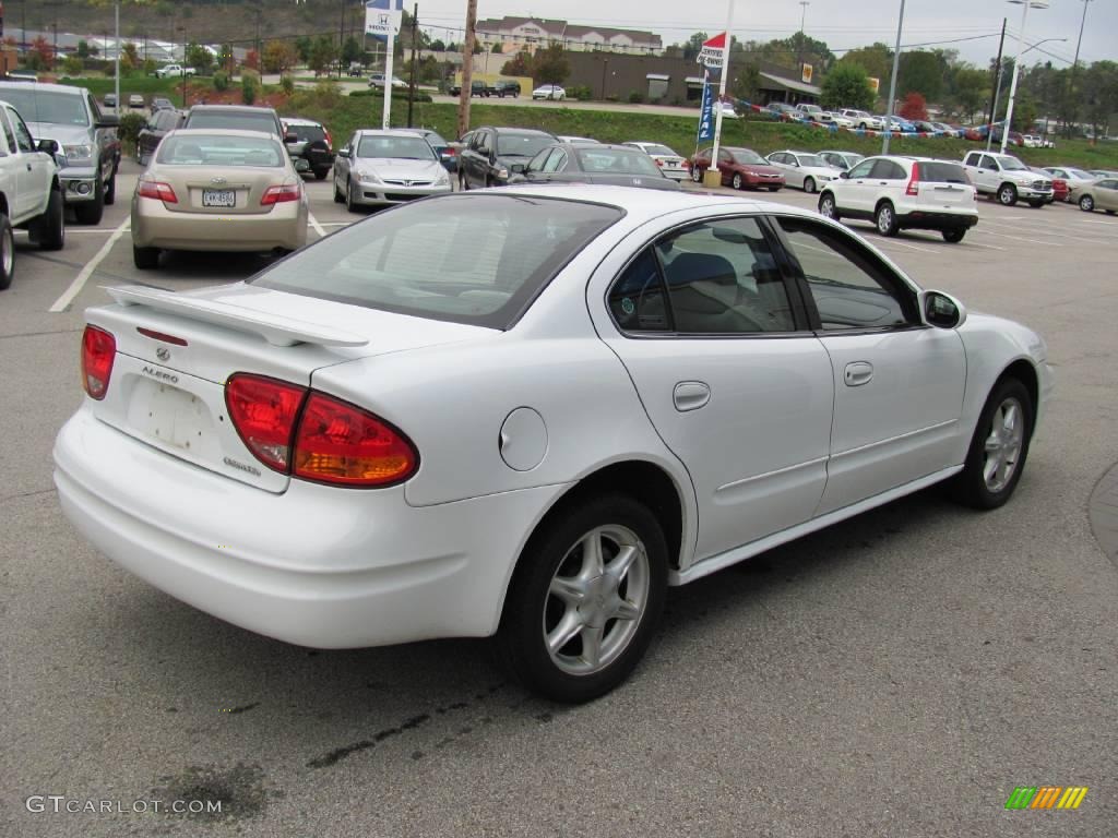 2001 Alero GL Sedan - Arctic White / Pewter photo #8