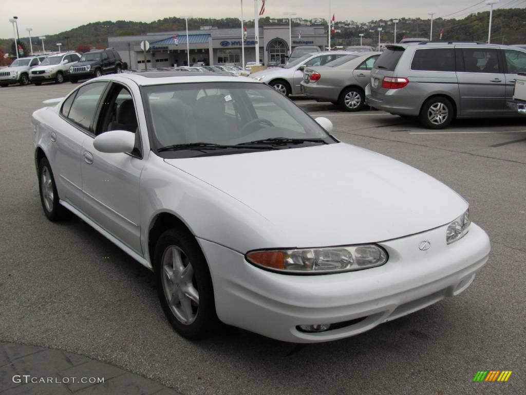 2001 Alero GL Sedan - Arctic White / Pewter photo #10