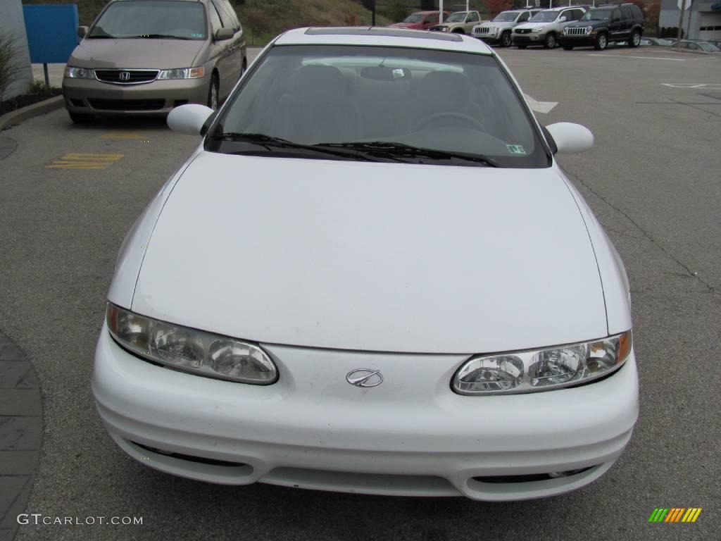 2001 Alero GL Sedan - Arctic White / Pewter photo #11