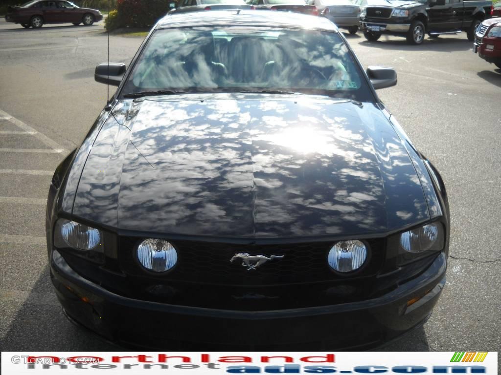 2006 Mustang GT Premium Coupe - Black / Light Graphite photo #3