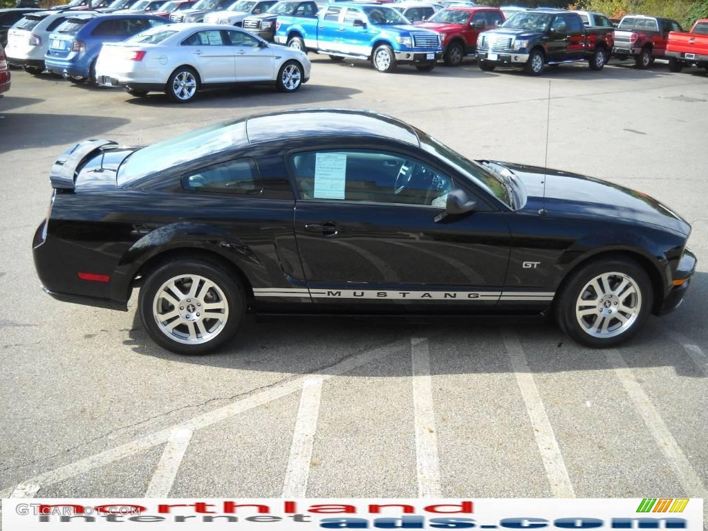 2006 Mustang GT Premium Coupe - Black / Light Graphite photo #5