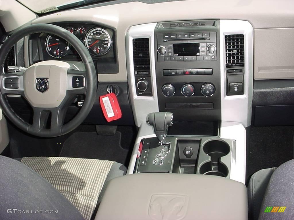 2009 Ram 1500 Big Horn Edition Crew Cab 4x4 - Bright Silver Metallic / Dark Slate/Medium Graystone photo #15