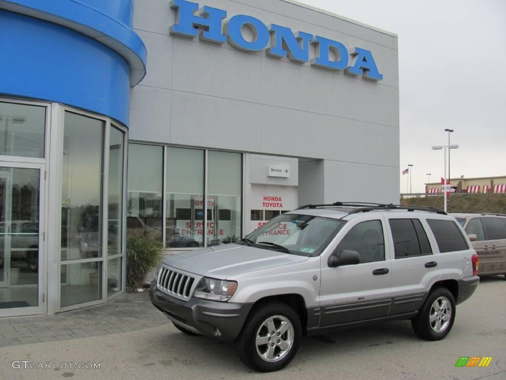 2004 Grand Cherokee Laredo 4x4 - Bright Silver Metallic / Dark Slate Gray photo #1