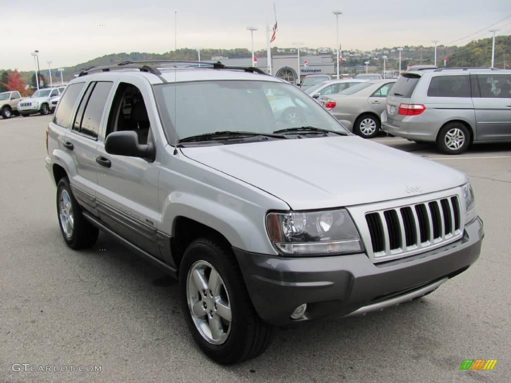 2004 Grand Cherokee Laredo 4x4 - Bright Silver Metallic / Dark Slate Gray photo #9