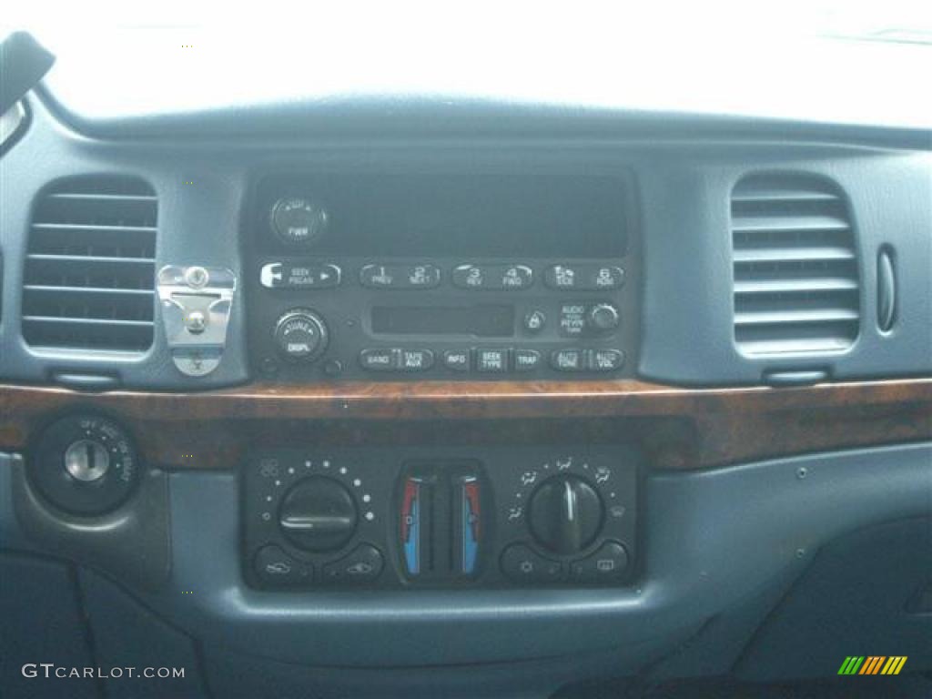 2004 Impala Police - White / Regal Blue photo #18