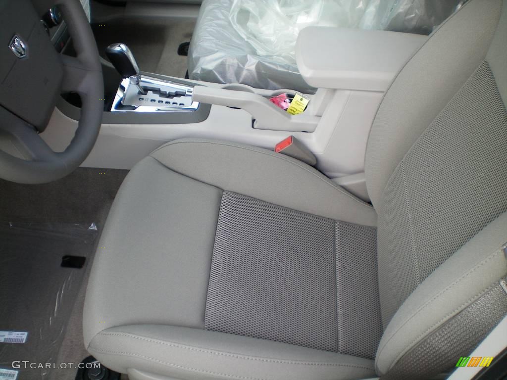 2010 Avenger SXT - White Gold / Dark Khaki/Light Graystone photo #2