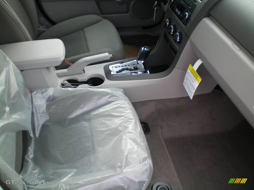 2010 Avenger SXT - White Gold / Dark Khaki/Light Graystone photo #22