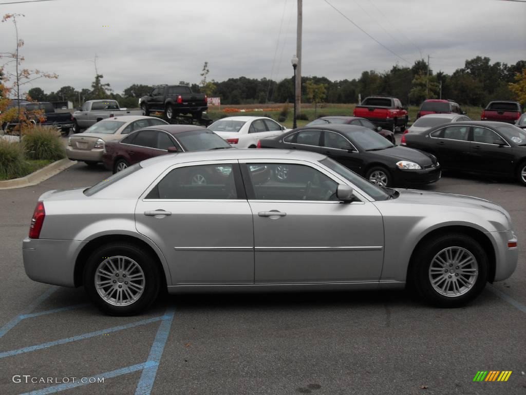 2008 300 Touring - Bright Silver Metallic / Dark Slate Gray photo #5