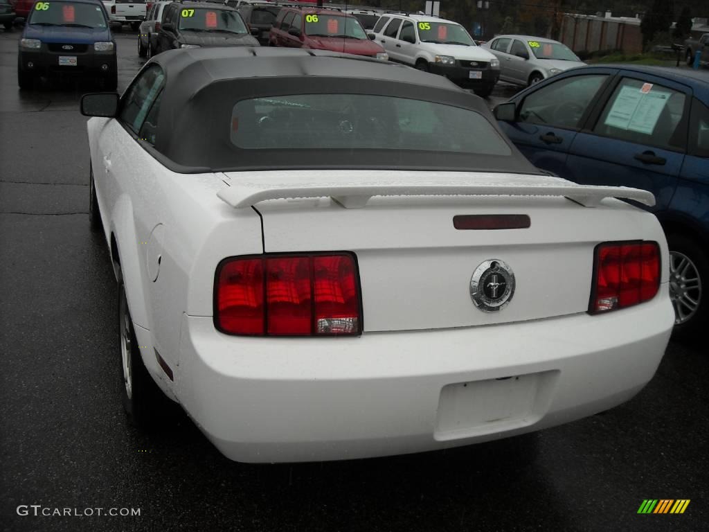 2005 Mustang V6 Premium Convertible - Performance White / Dark Charcoal photo #3