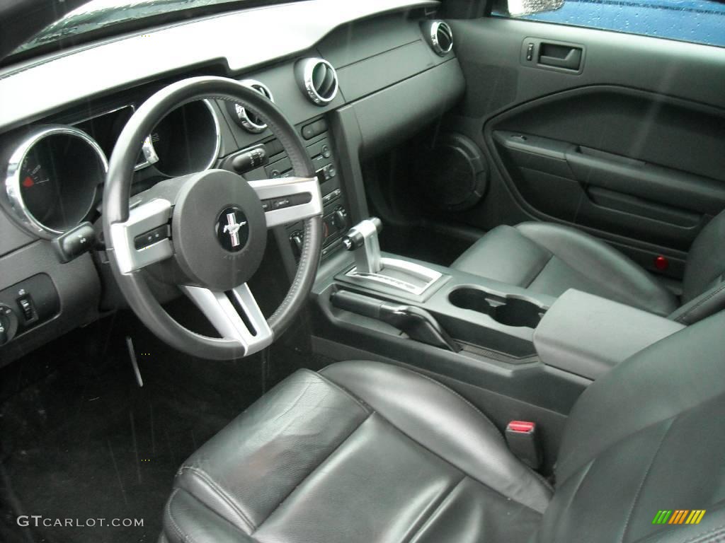 2005 Mustang V6 Premium Convertible - Performance White / Dark Charcoal photo #4