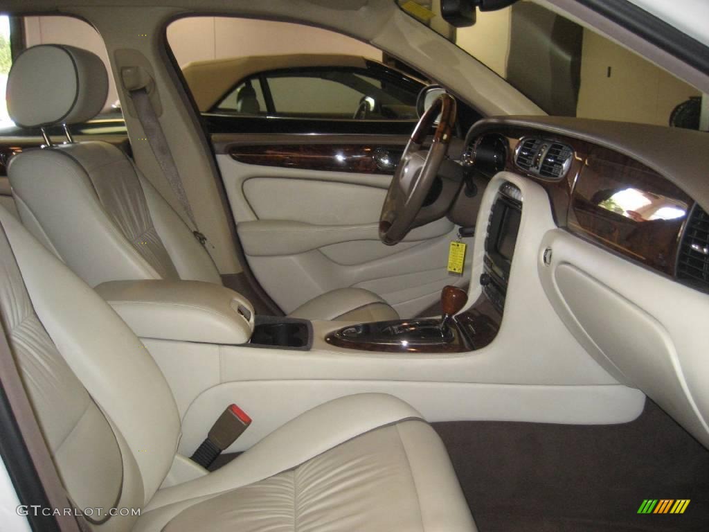 2006 XJ Vanden Plas - White Onyx / Champagne photo #24