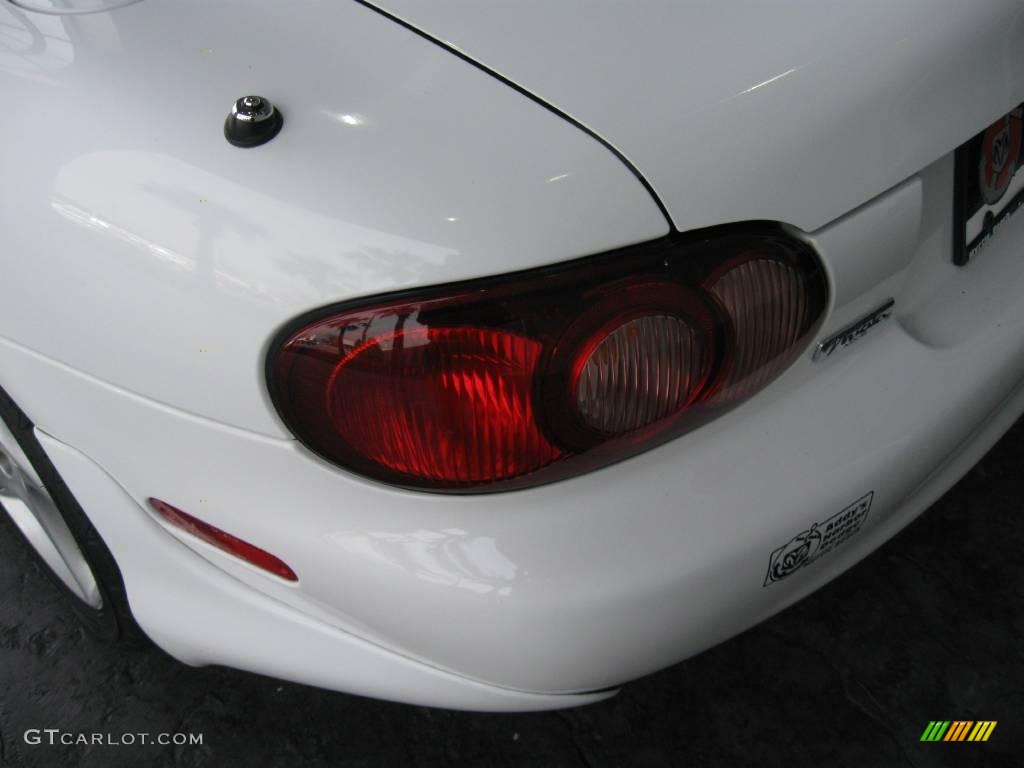 2003 MX-5 Miata Roadster - Pure White / Black photo #11