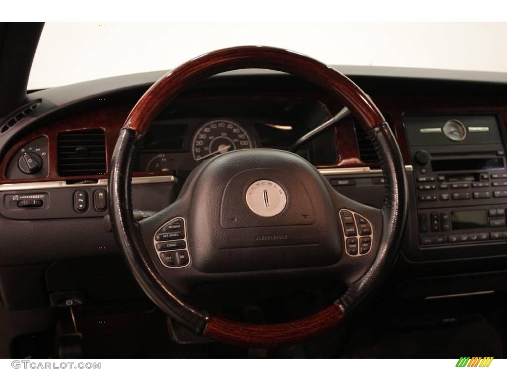 2003 Town Car Signature - Black / Black photo #11