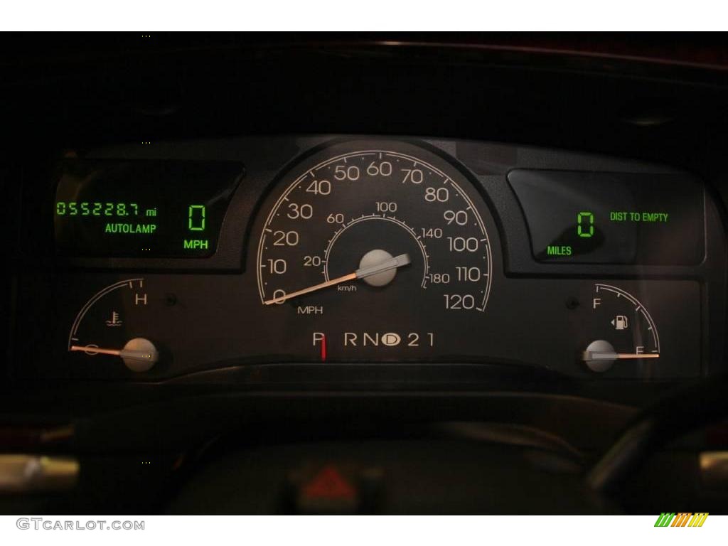 2003 Town Car Signature - Black / Black photo #12