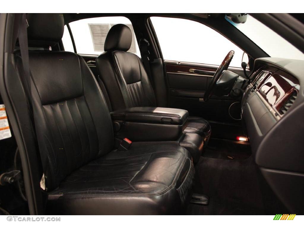 2003 Town Car Signature - Black / Black photo #15