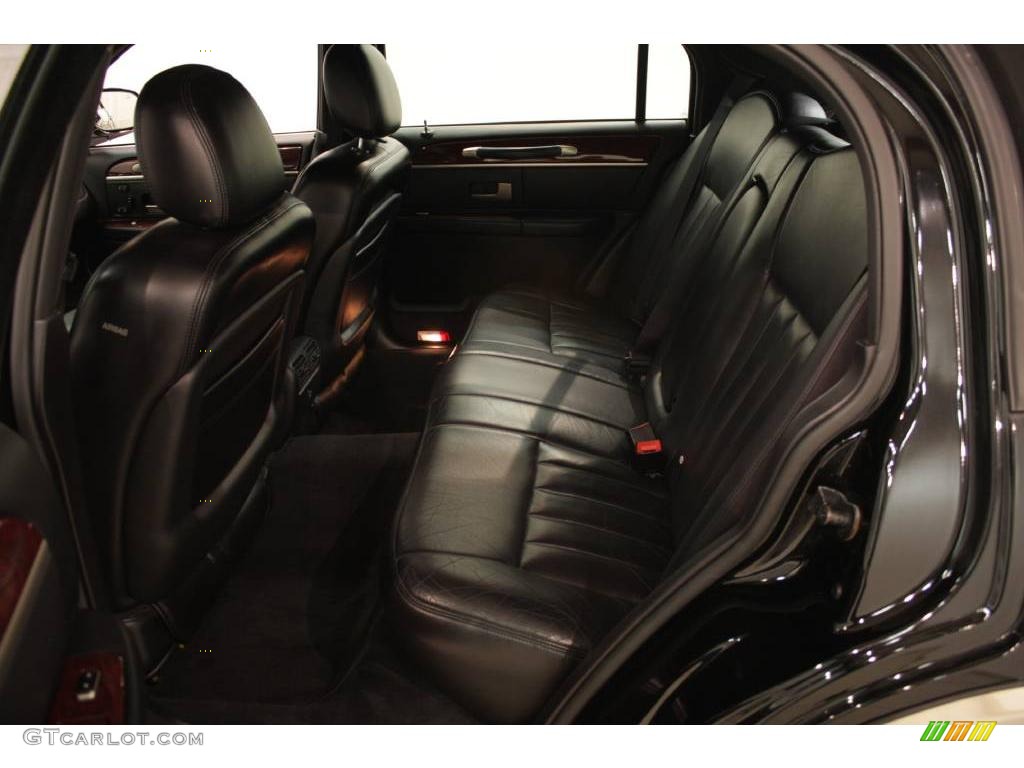 2003 Town Car Signature - Black / Black photo #17