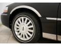 2003 Black Lincoln Town Car Signature  photo #21