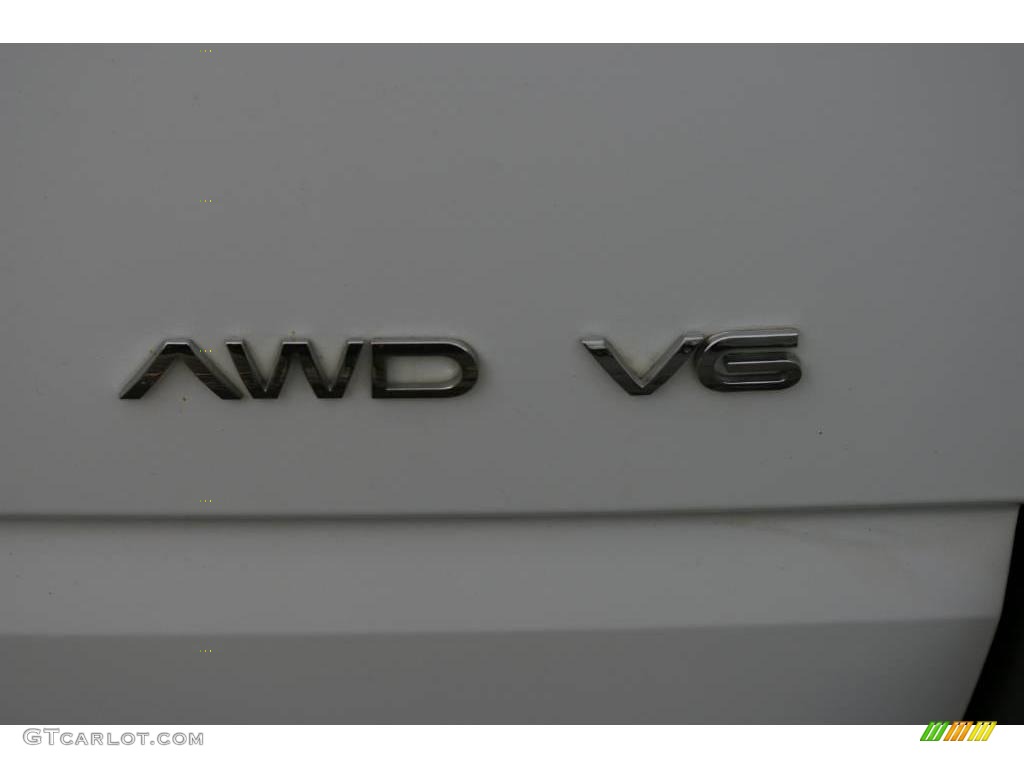 2005 VUE V6 AWD - Polar White / Gray photo #10