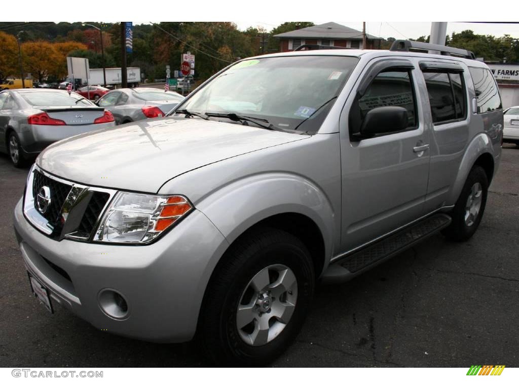 Silver Lightning Nissan Pathfinder