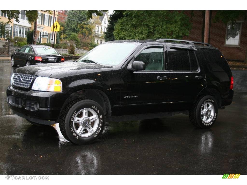 2004 Explorer XLT 4x4 - Black / Graphite photo #1