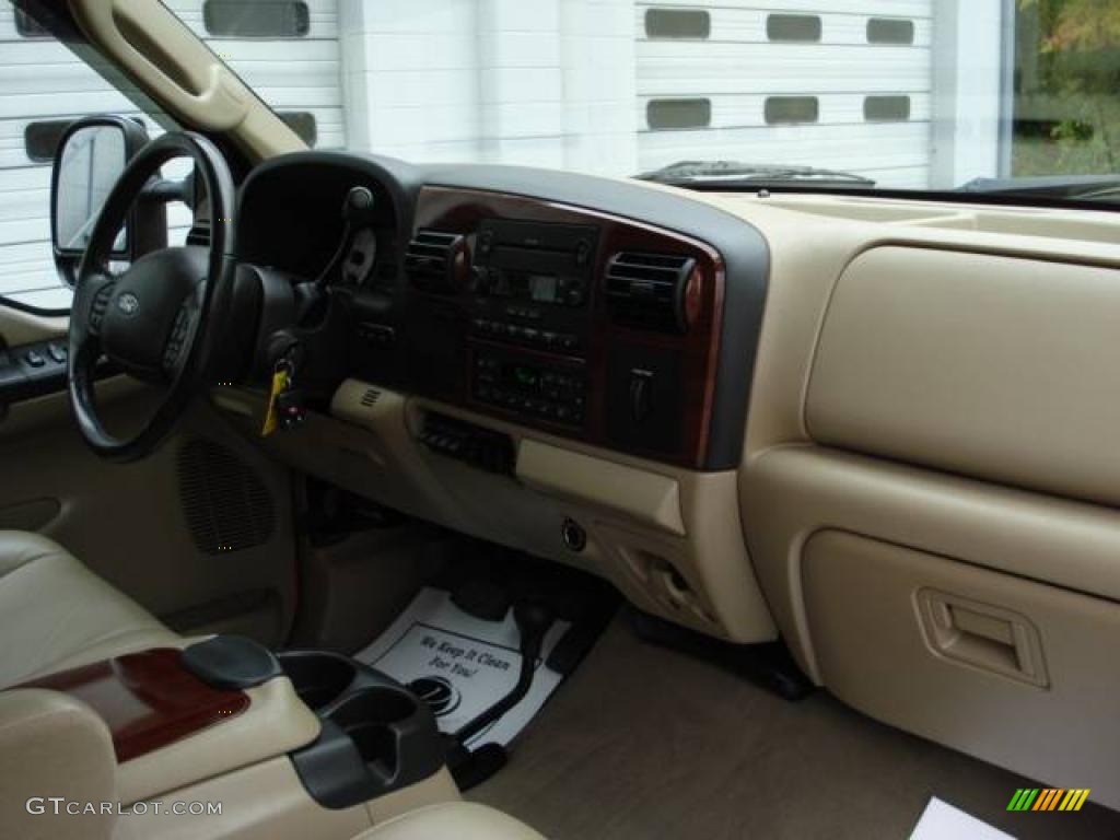 2006 F450 Super Duty Lariat Crew Cab 4x4 - Silver Metallic / Tan photo #5