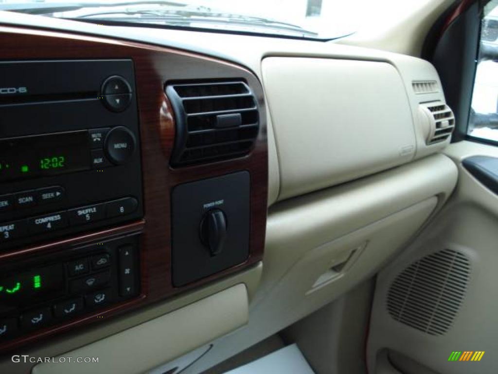 2006 F450 Super Duty Lariat Crew Cab 4x4 - Silver Metallic / Tan photo #36