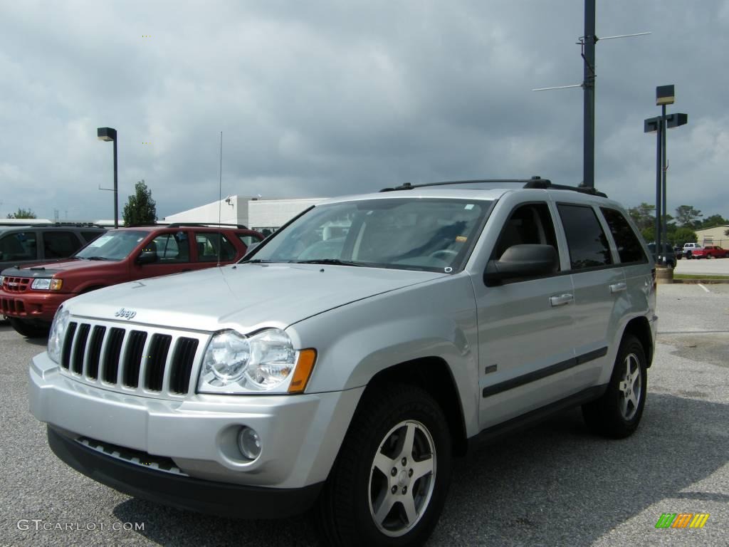 2007 Grand Cherokee Laredo - Bright Silver Metallic / Medium Slate Gray photo #1