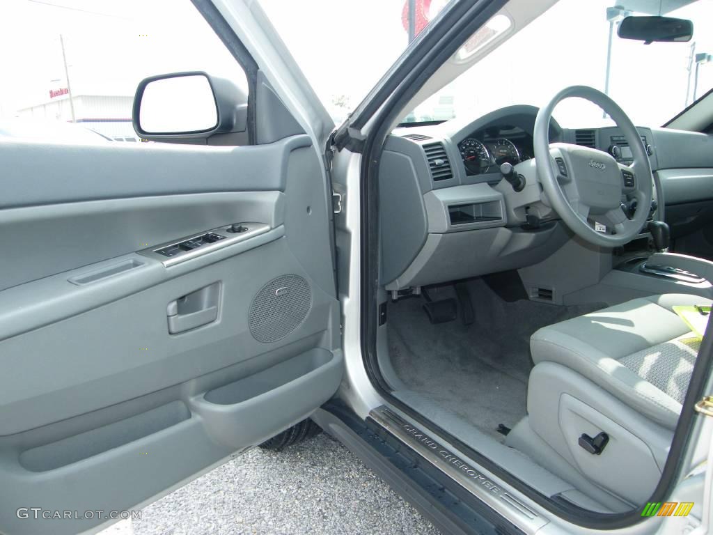 2007 Grand Cherokee Laredo - Bright Silver Metallic / Medium Slate Gray photo #13