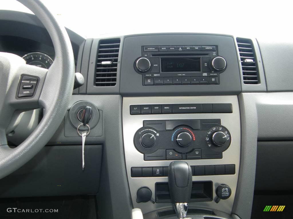 2007 Grand Cherokee Laredo - Bright Silver Metallic / Medium Slate Gray photo #20