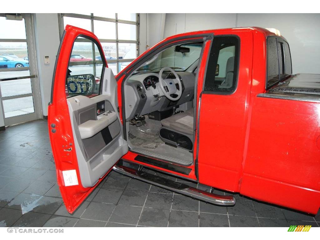 2004 F150 XLT Regular Cab 4x4 - Bright Red / Dark Flint photo #25