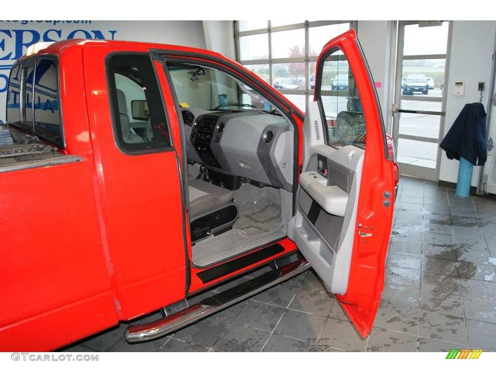 2004 F150 XLT Regular Cab 4x4 - Bright Red / Dark Flint photo #27