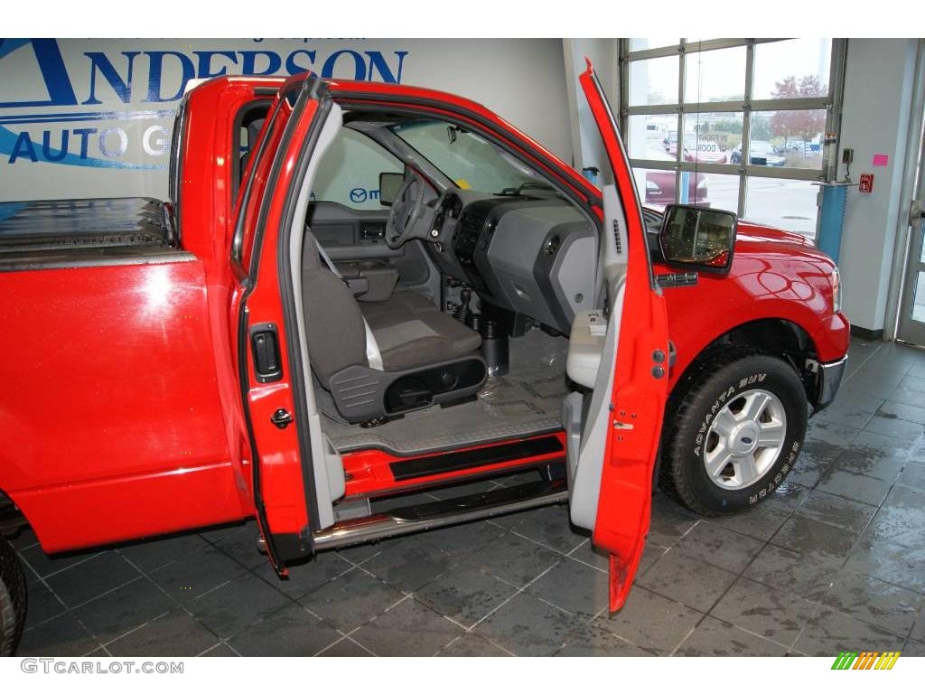 2004 F150 XLT Regular Cab 4x4 - Bright Red / Dark Flint photo #28