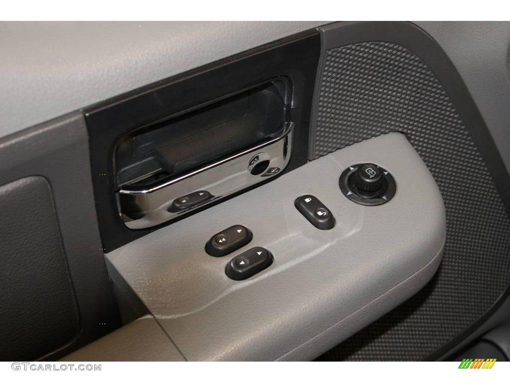 2004 F150 XLT Regular Cab 4x4 - Bright Red / Dark Flint photo #37
