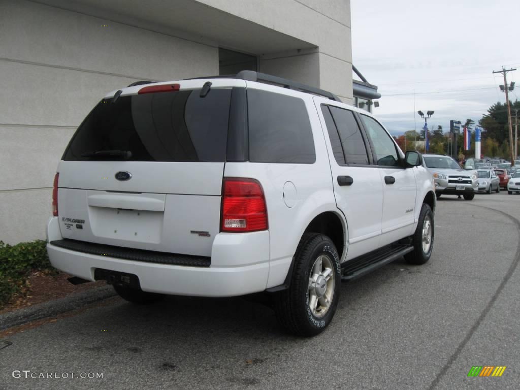 2005 Explorer XLT 4x4 - Oxford White / Graphite photo #3