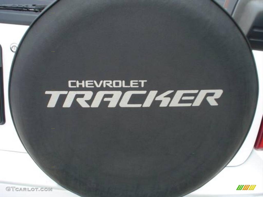 2003 Tracker 4WD Hard Top - White / Medium Gray photo #13