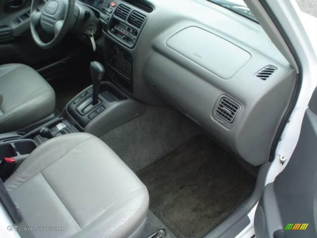 2003 Tracker 4WD Hard Top - White / Medium Gray photo #17