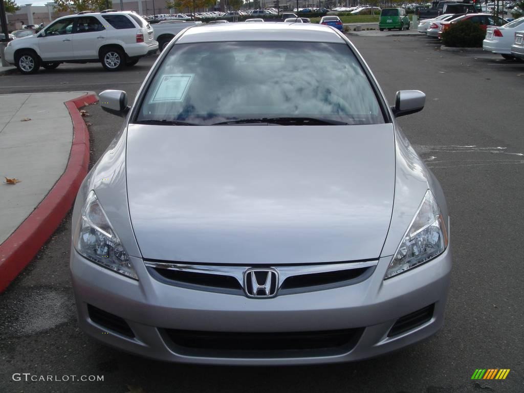 2007 Accord LX Sedan - Alabaster Silver Metallic / Gray photo #2