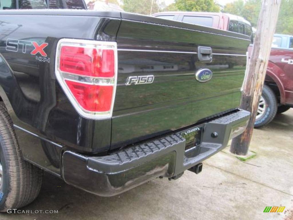 2010 F150 STX SuperCab 4x4 - Tuxedo Black / Medium Stone photo #4