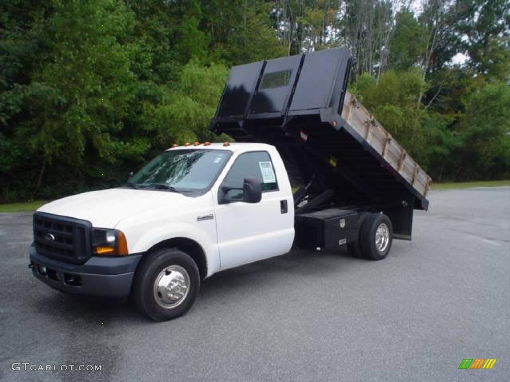 2007 F350 Super Duty Regular Cab Chassis Dump Truck - Oxford White / Medium Flint photo #1