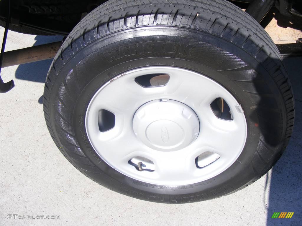 2006 F150 XL Regular Cab - Oxford White / Medium Flint photo #13