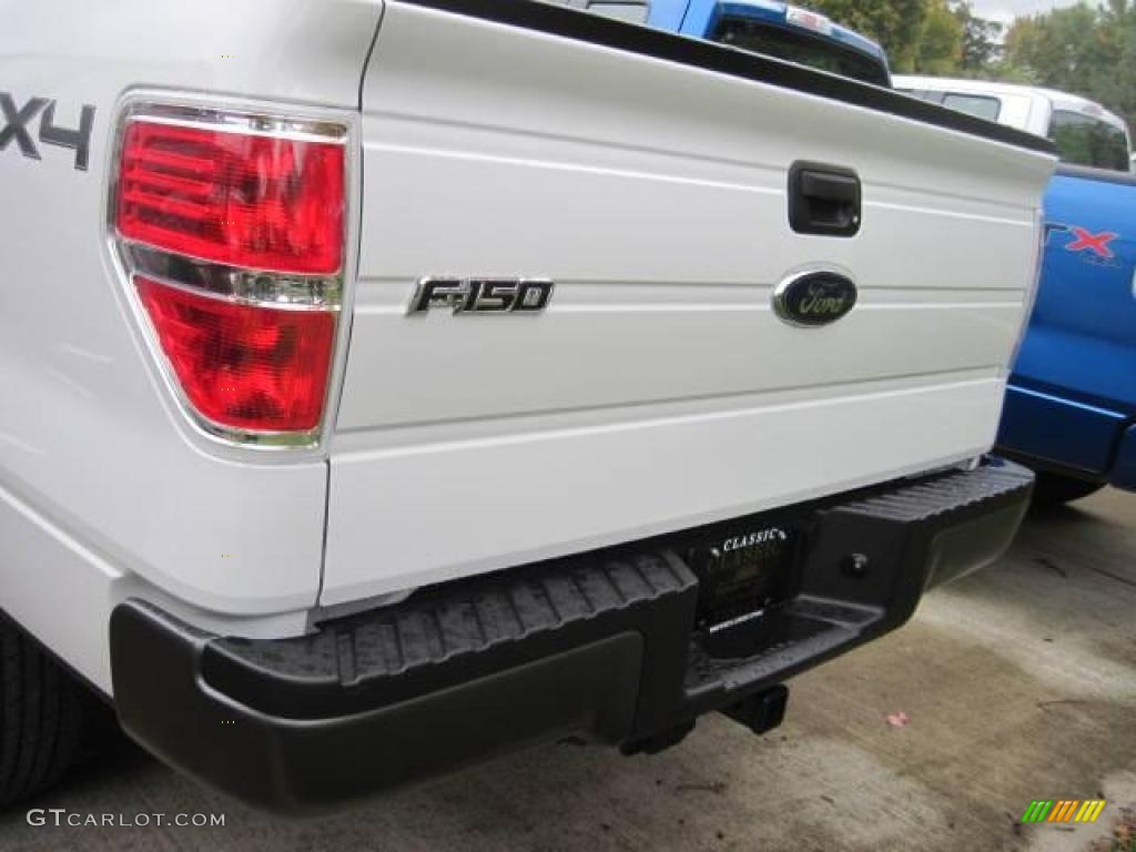 2010 F150 XL Regular Cab 4x4 - Oxford White / Medium Stone photo #4