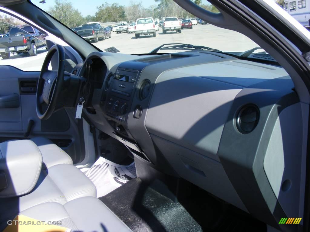 2006 F150 XL Regular Cab - Oxford White / Medium Flint photo #23