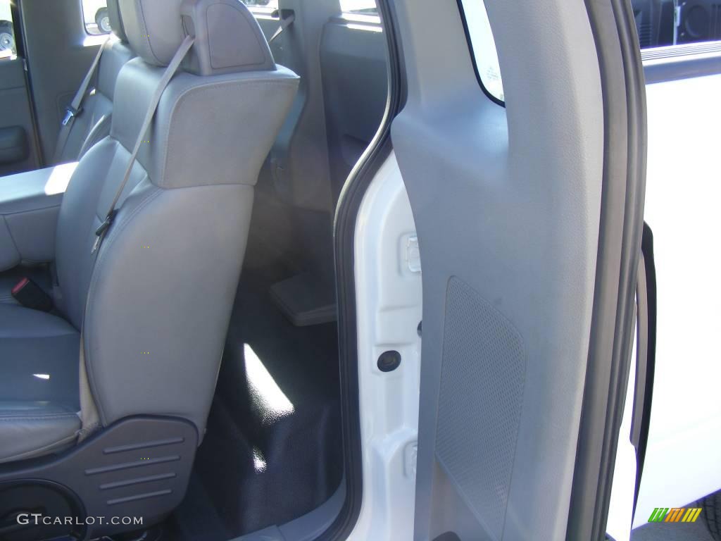 2006 F150 XL Regular Cab - Oxford White / Medium Flint photo #27