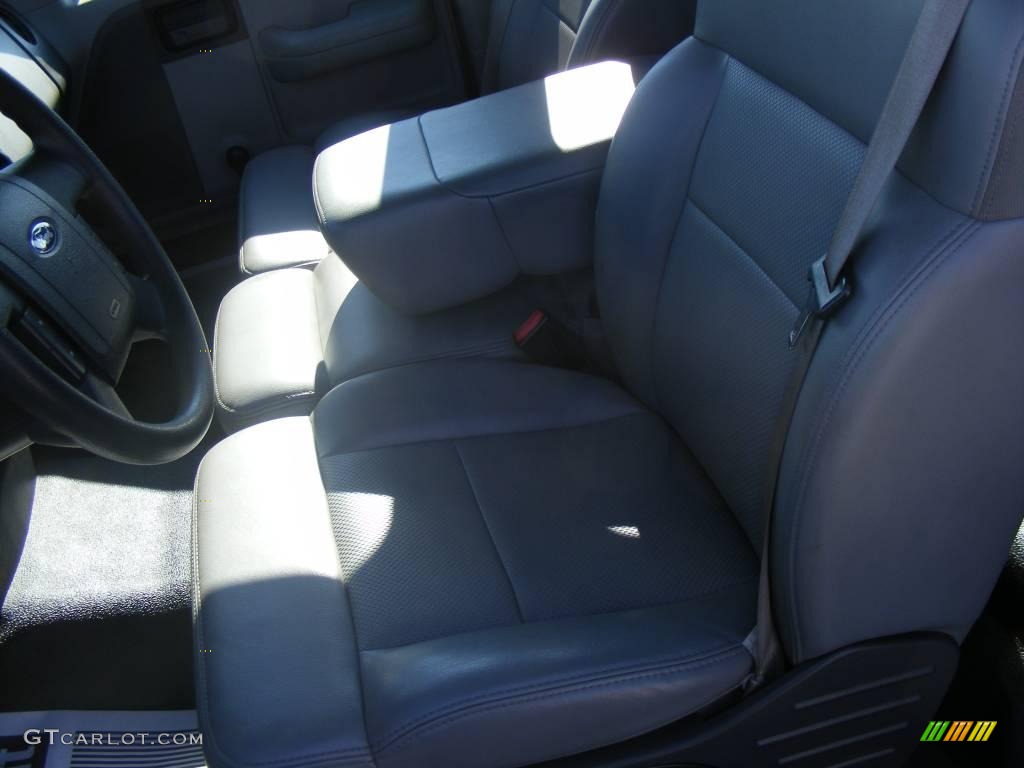 2006 F150 XL Regular Cab - Oxford White / Medium Flint photo #28