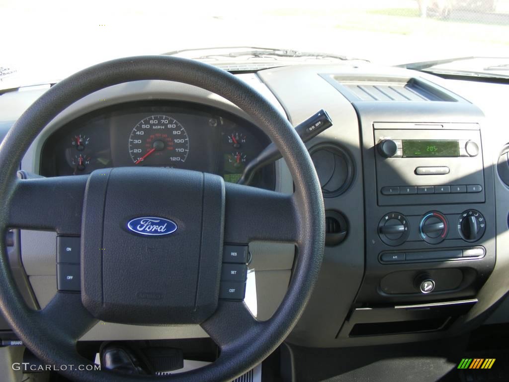 2006 F150 XL Regular Cab - Oxford White / Medium Flint photo #29