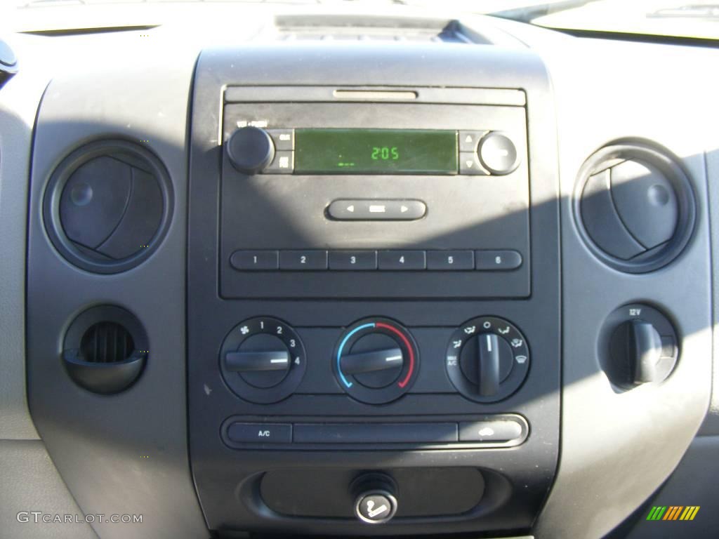 2006 F150 XL Regular Cab - Oxford White / Medium Flint photo #30