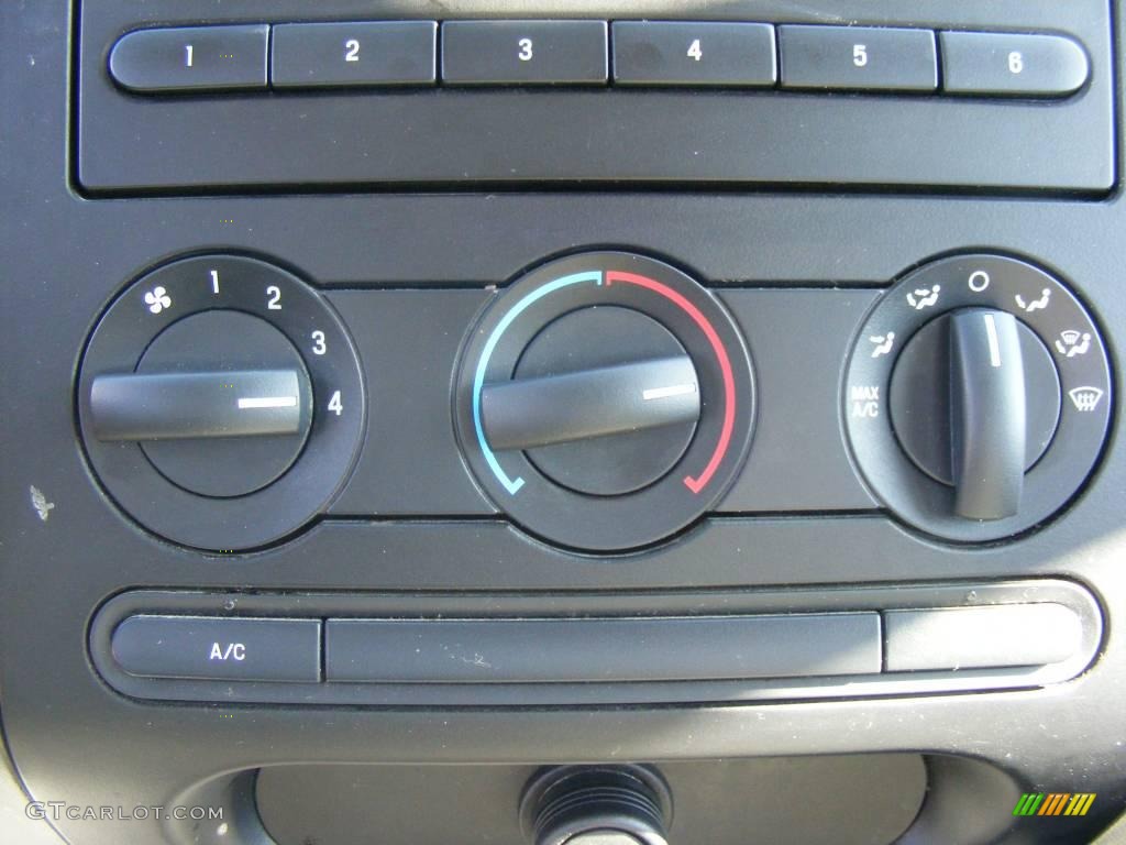 2006 F150 XL Regular Cab - Oxford White / Medium Flint photo #31